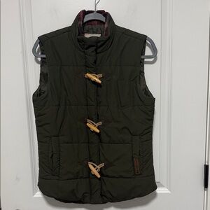 Legendary Whitetails Women's quilted puffer vest in olive green  size Small